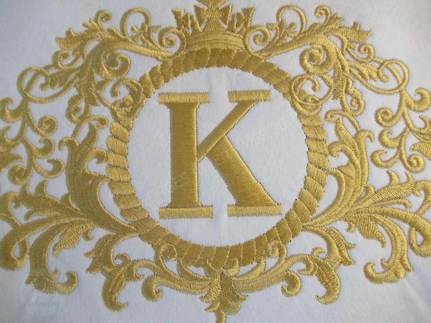 Embroidered Towel Set King Queen - Image 3